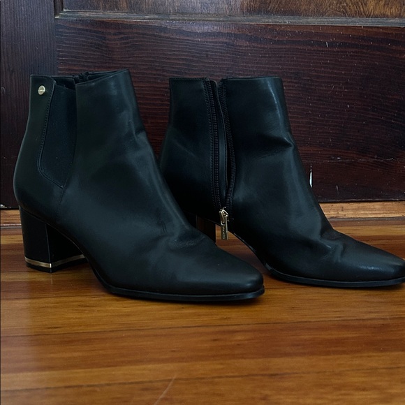 Elegant Black Ankle Boots - Picture 1 of 5
